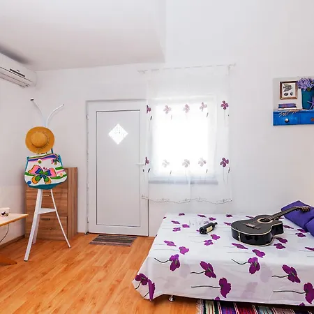 Two-bedroom In Appartement Vinjerac