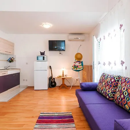 Cozy Apartment In Vinjerac With Wifi *